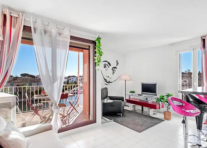 Casa Nostra, Port-grimaud, Vue Sur Les Canaux